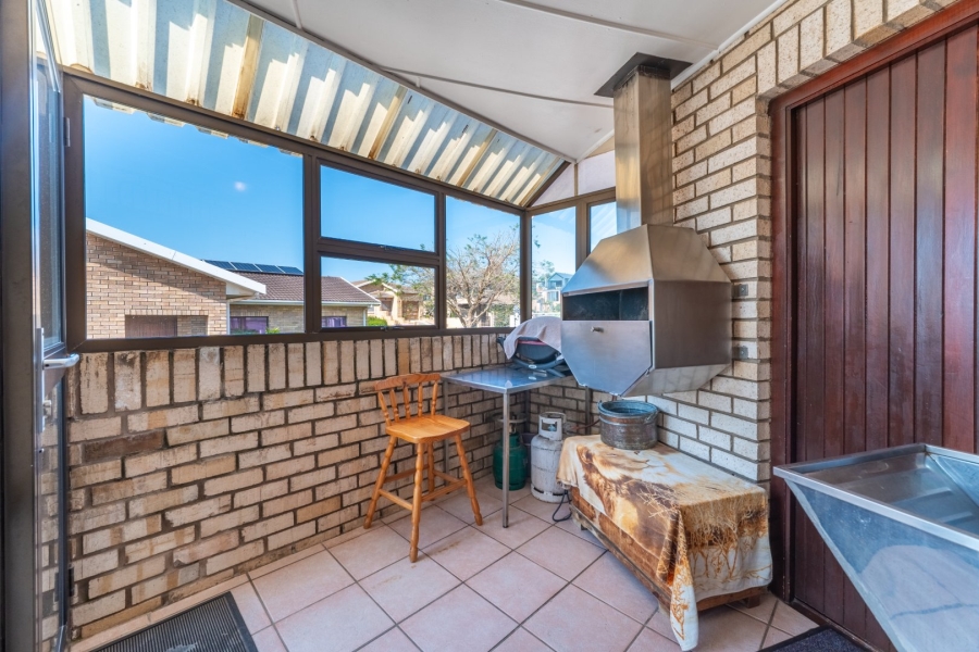 7 Bedroom Property for Sale in Wavecrest Eastern Cape